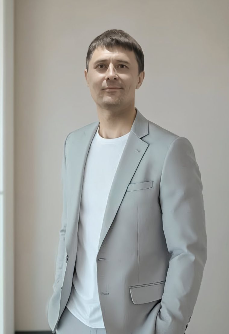 Юрист Павел Семенов